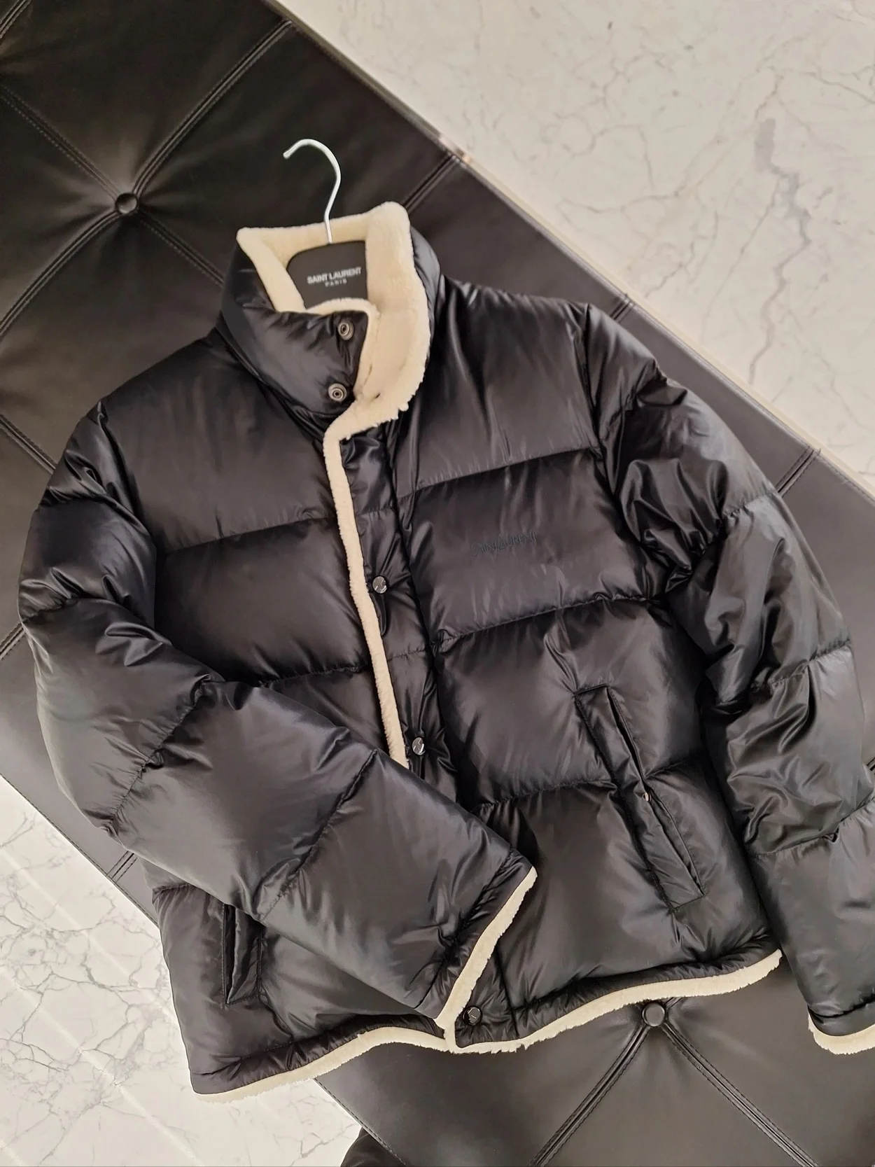 생로랑 포우 시어링 셸 다운 자켓