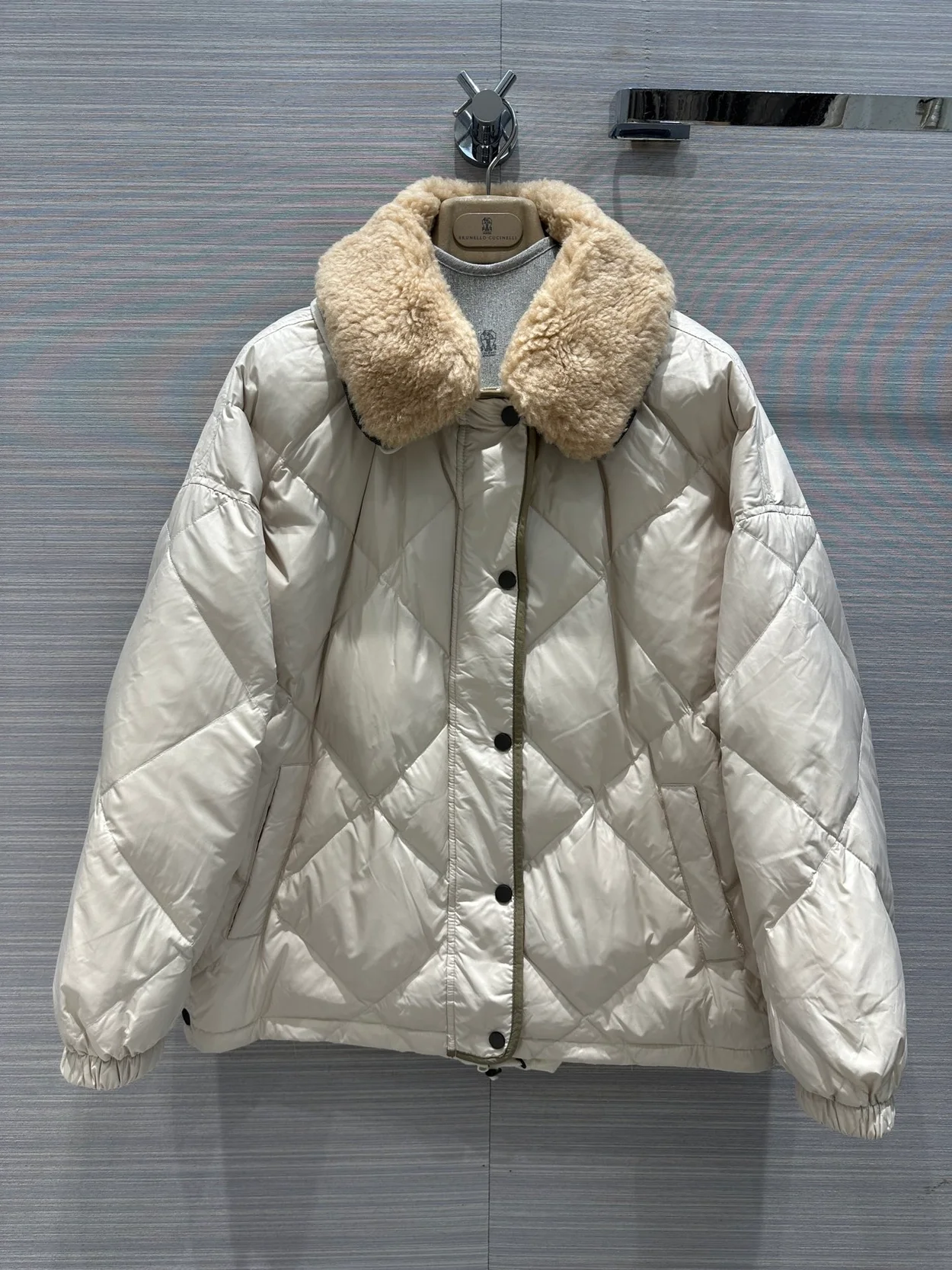 브루넬로 쿠치넬리 프레스 스터드 퀄팅 화이트 자켓