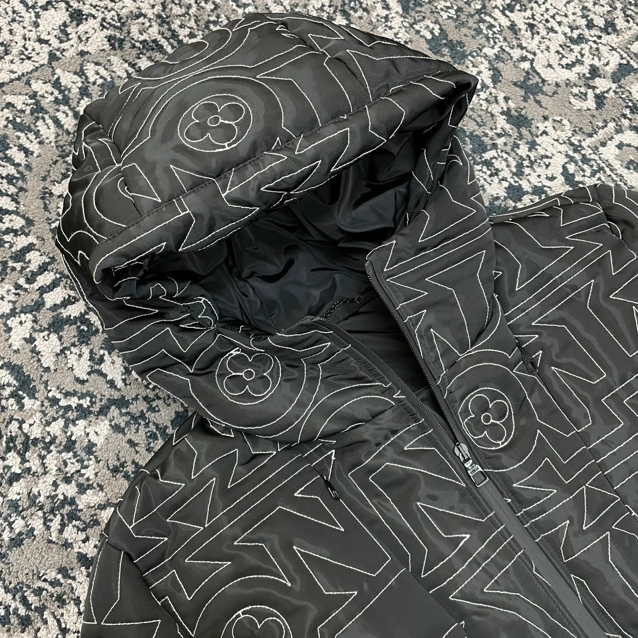 루이비통 울오버 스노우 다운 자켓