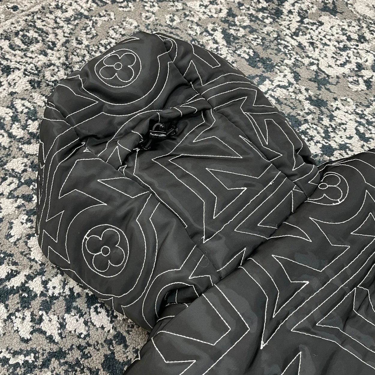 루이비통 울오버 스노우 다운 자켓