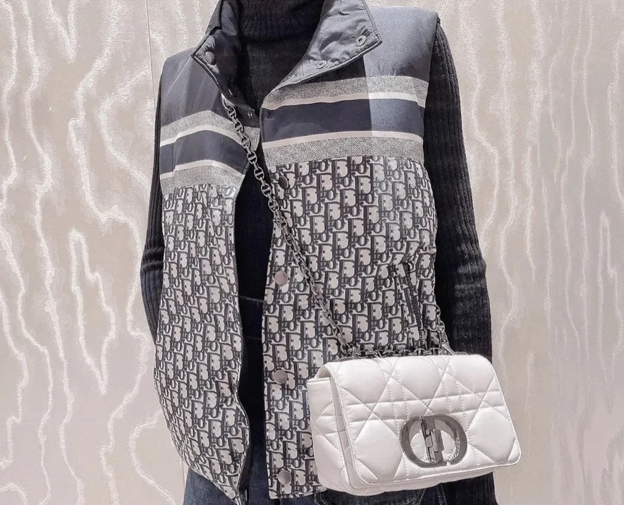 디올 리버시블 슬리브리스 다운 자켓