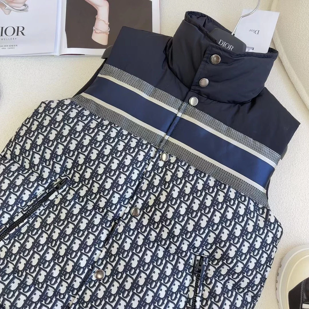 디올 리버시블 슬리브리스 다운 자켓