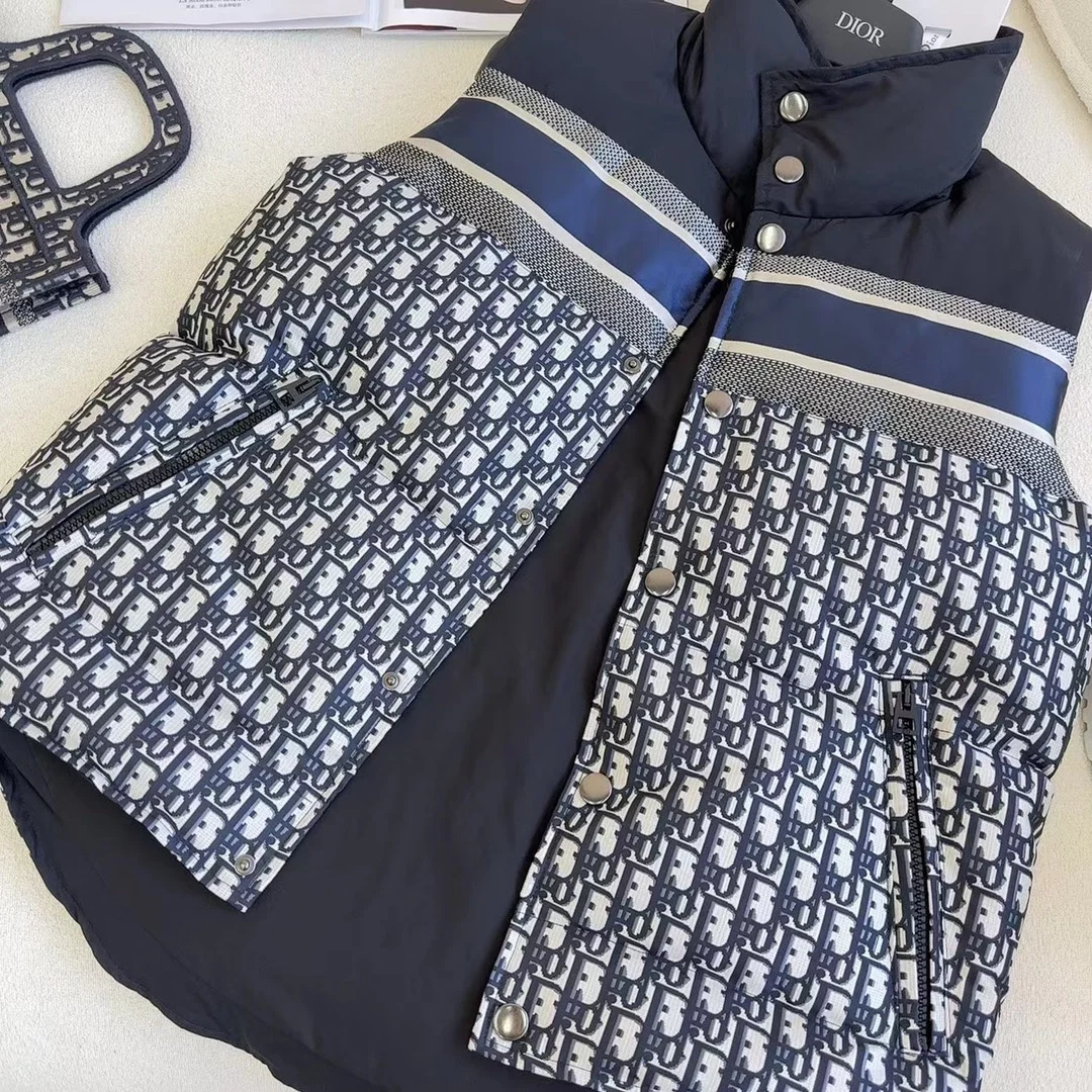 디올 리버시블 슬리브리스 다운 자켓