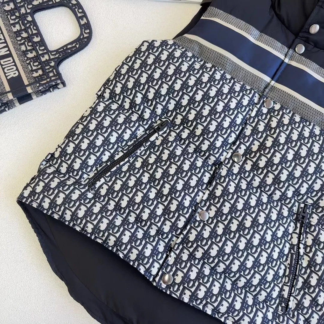 디올 리버시블 슬리브리스 다운 자켓