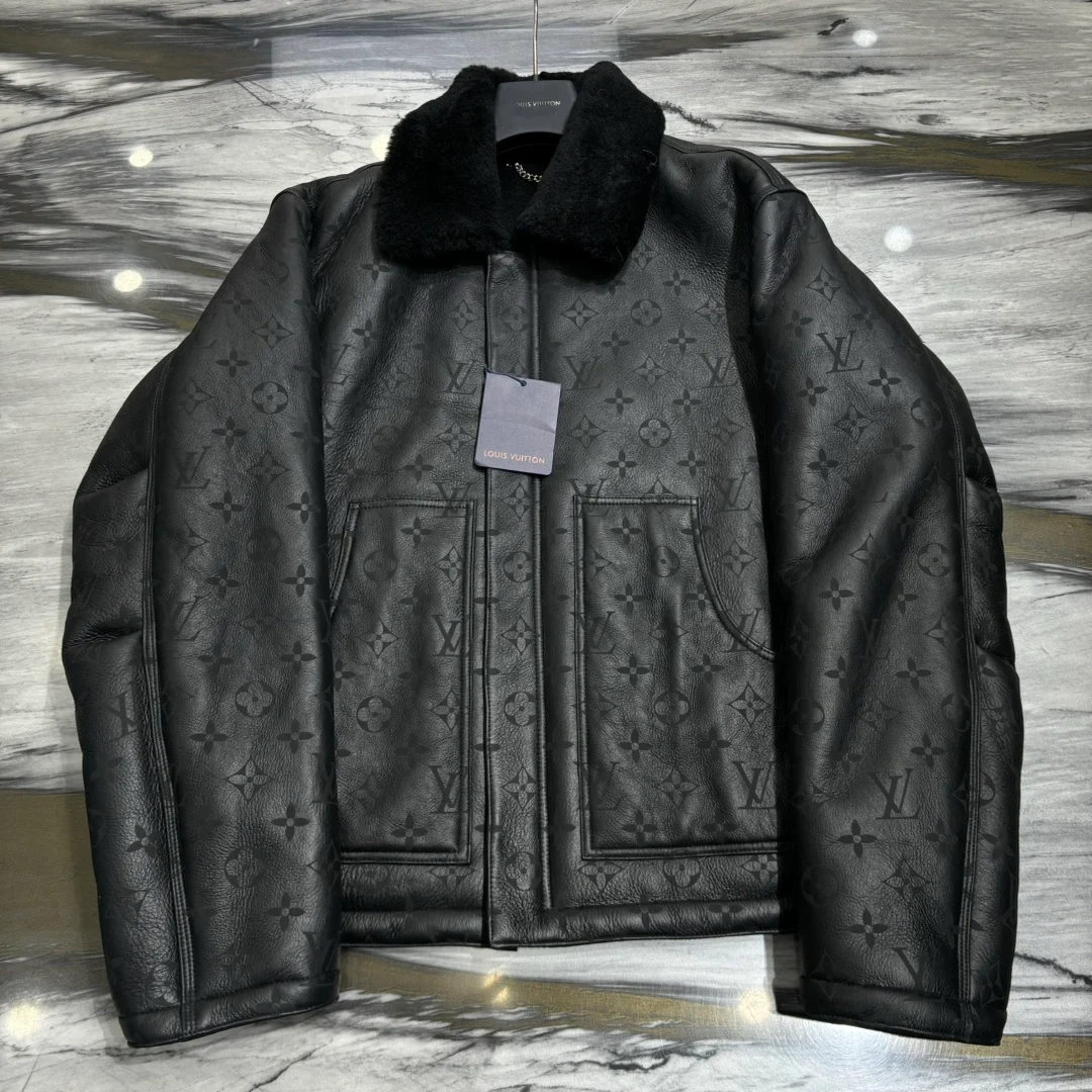 루이비통 시어링 엠보스트 모노그램 자켓