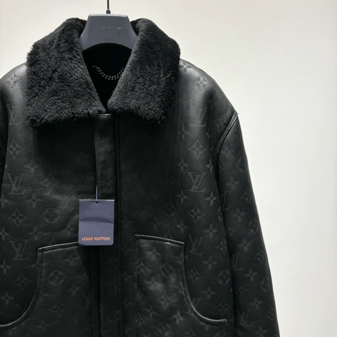 루이비통 시어링 엠보스트 모노그램 자켓