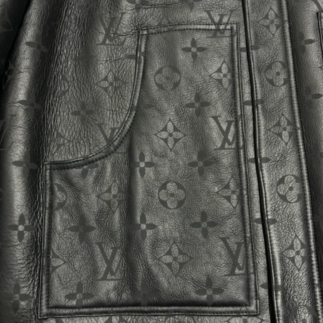 루이비통 시어링 엠보스트 모노그램 자켓