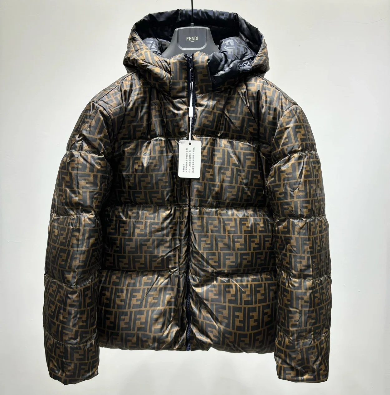 펜디 테크니컬 패브릭 다운 패딩 자켓