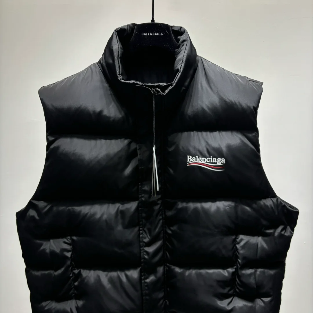 발렌시아가 폴리티컬 푸퍼 베스트