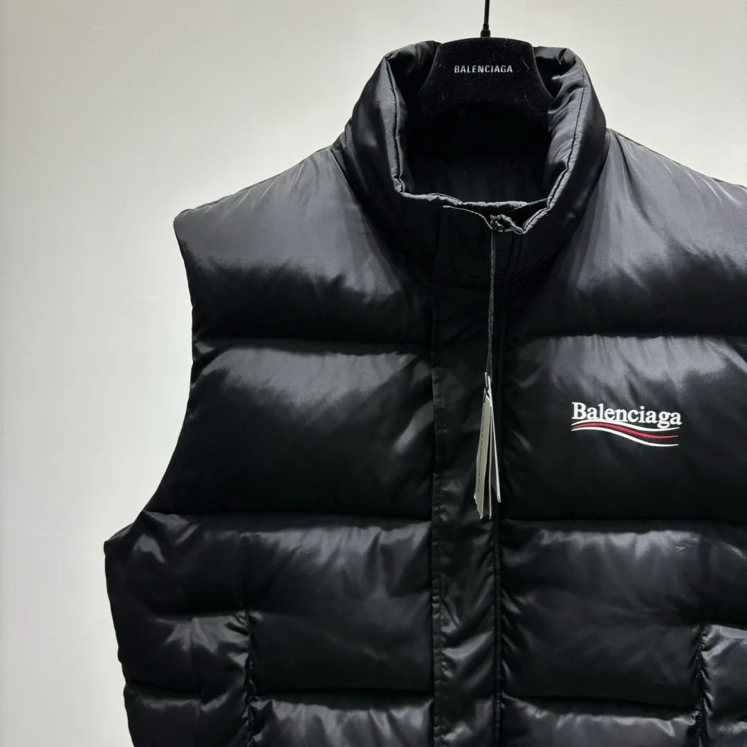 발렌시아가 폴리티컬 푸퍼 베스트