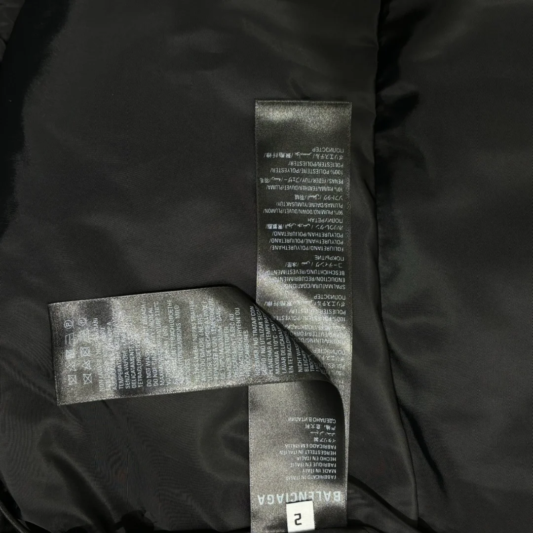 발렌시아가 폴리티컬 푸퍼 베스트