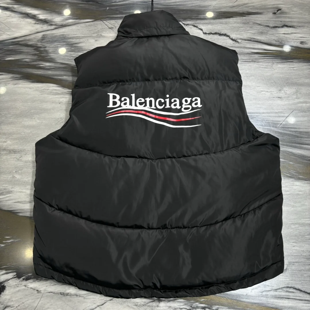 발렌시아가 폴리티컬 푸퍼 베스트