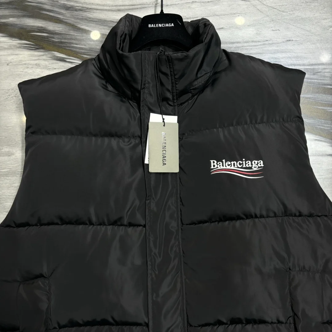 발렌시아가 폴리티컬 푸퍼 베스트