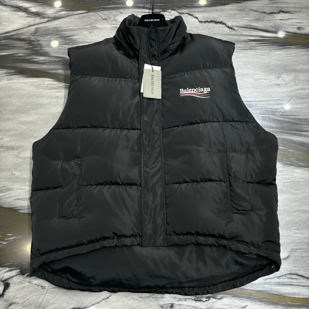 발렌시아가 폴리티컬 푸퍼 베스트