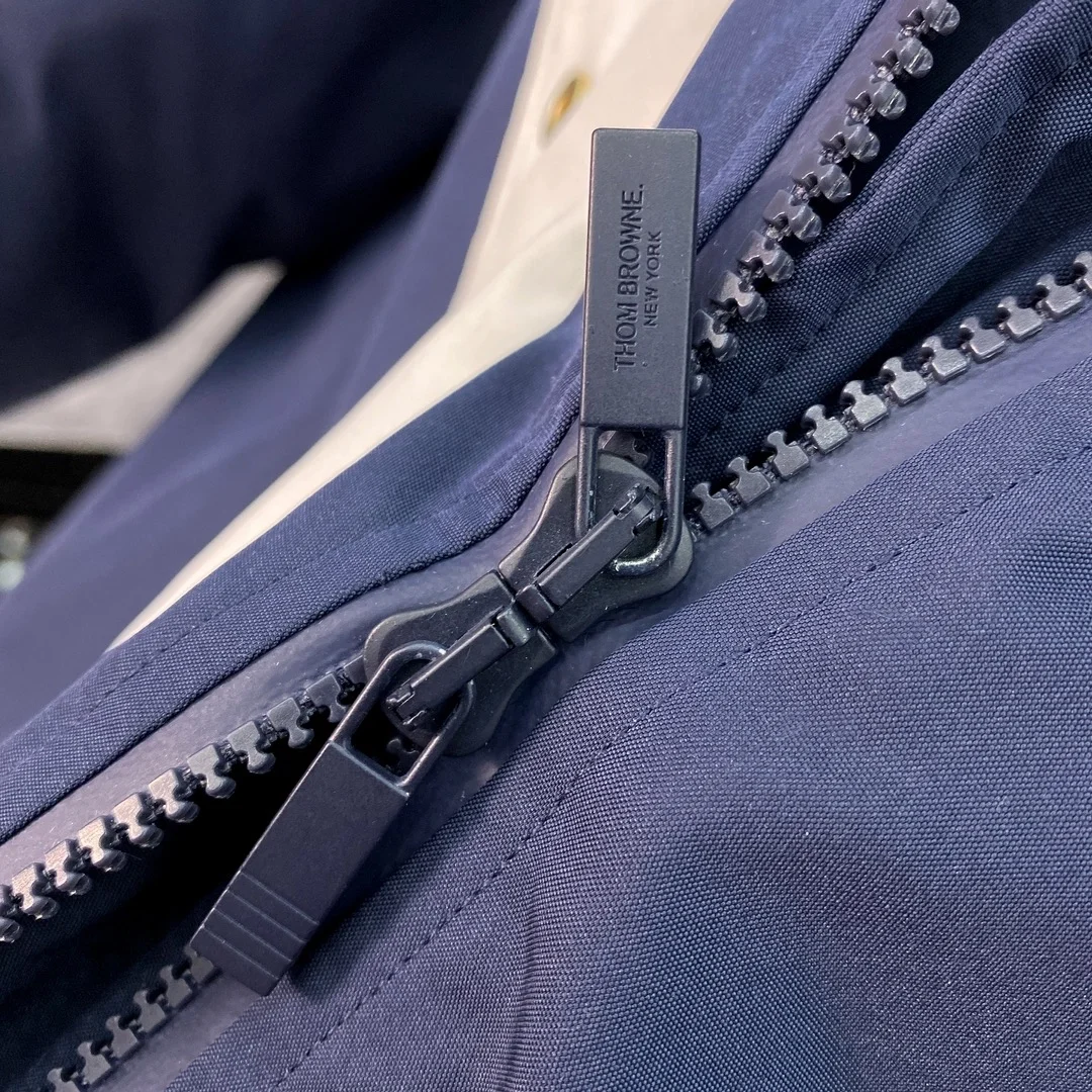 톰브라운 콘트라스트 4바 나일론 파카