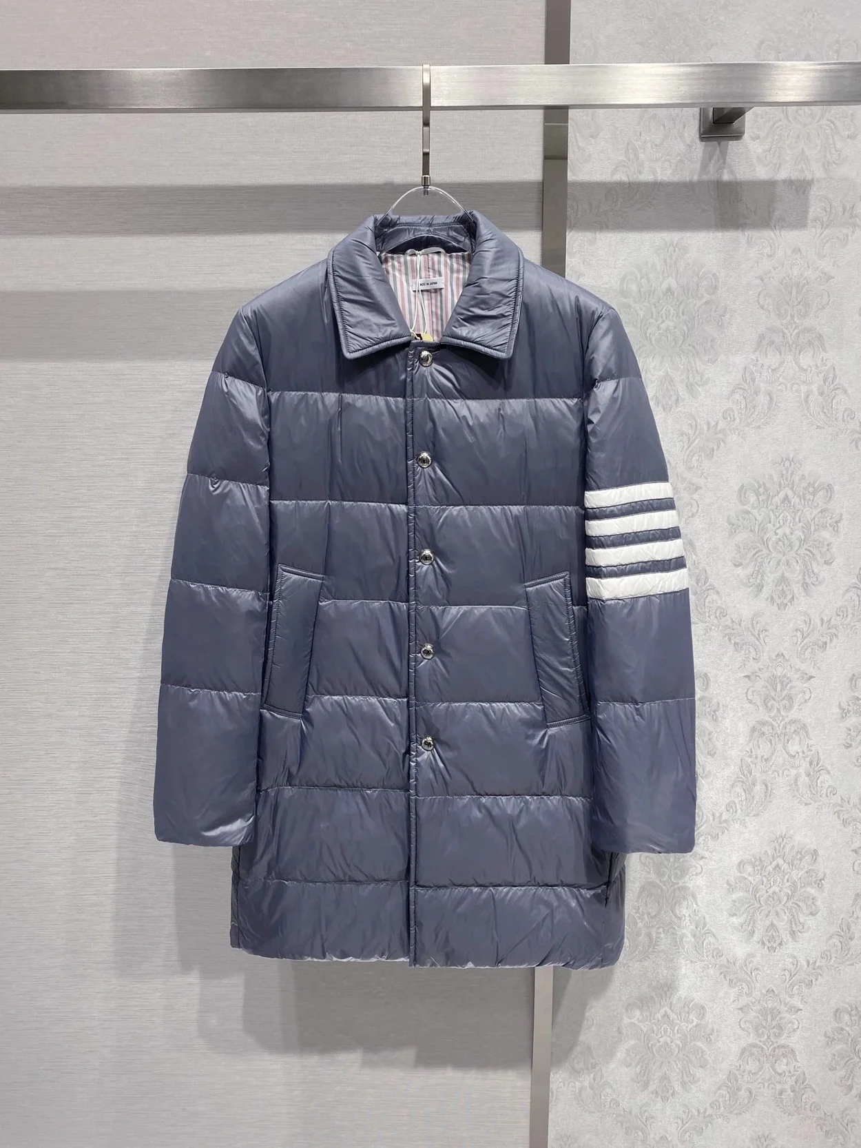 톰브라운 4-바 나일론 다운 코트 그레이