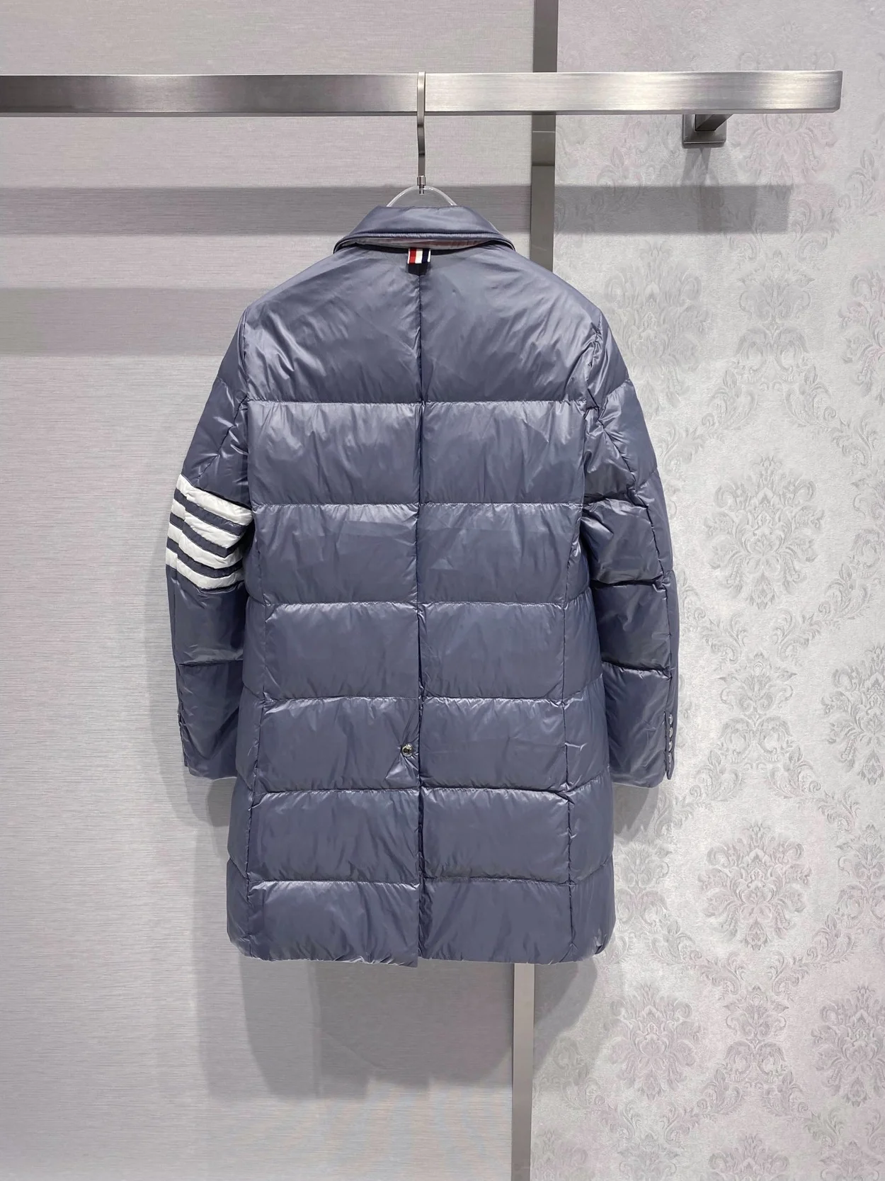 톰브라운 4-바 나일론 다운 코트 그레이