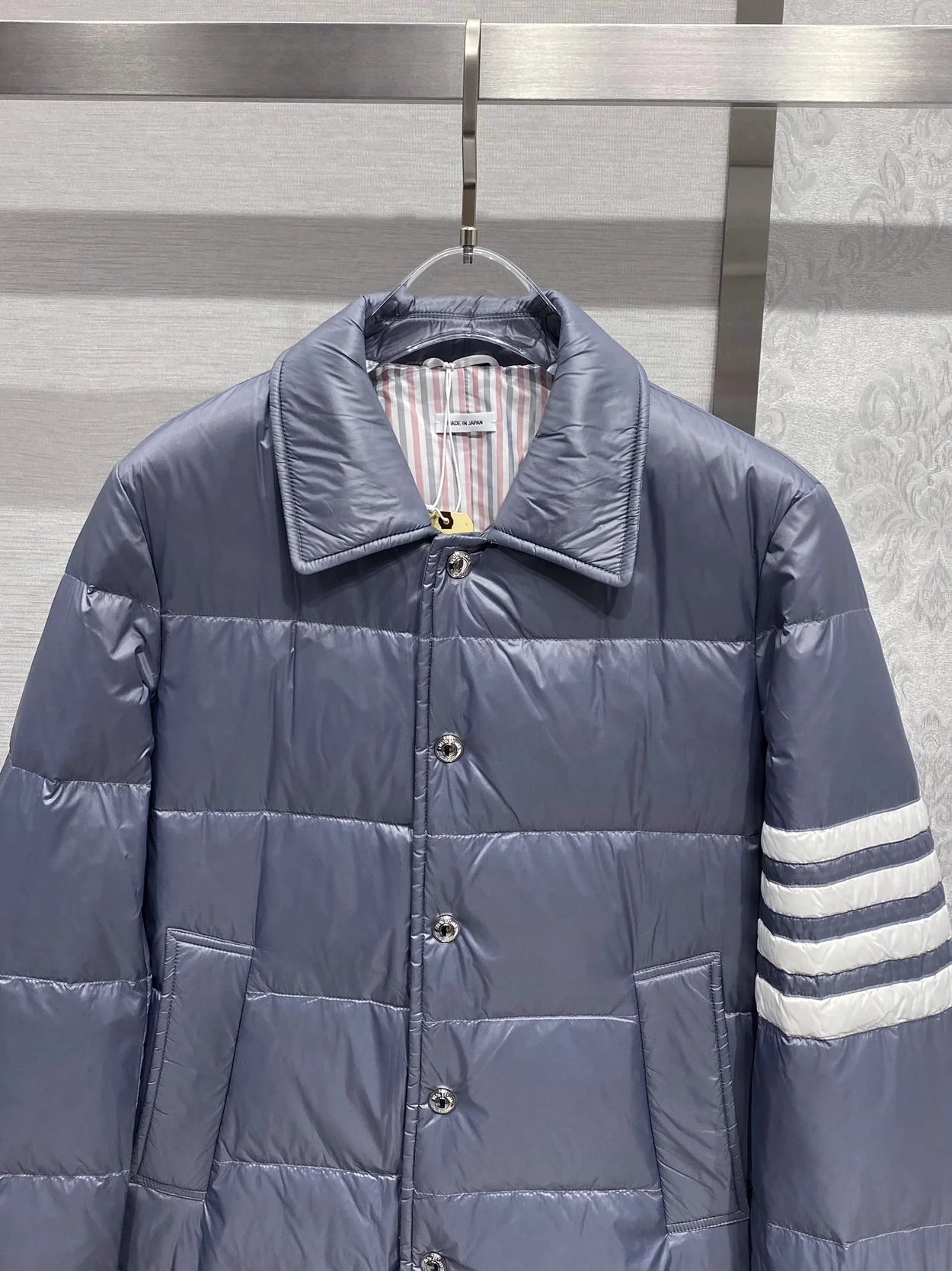 톰브라운 4-바 나일론 다운 코트 그레이