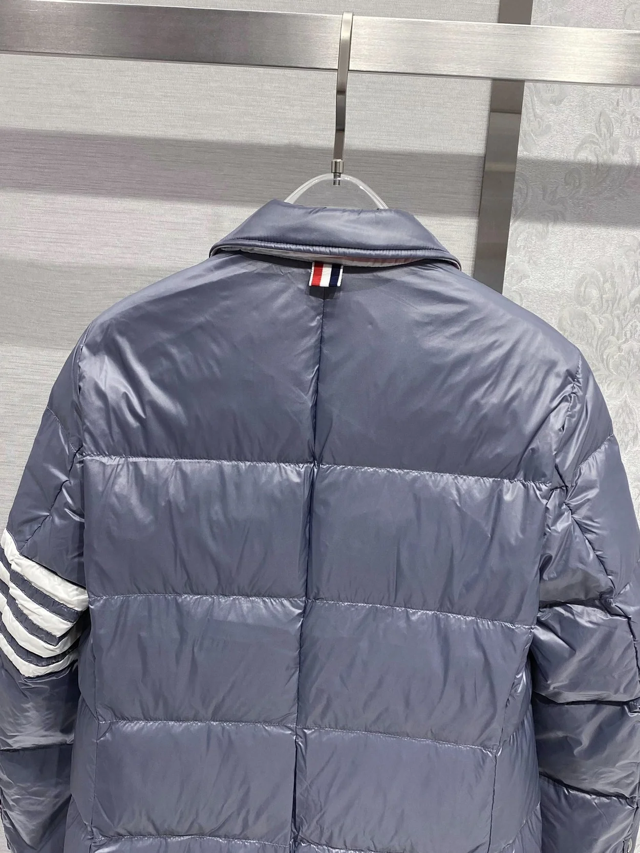 톰브라운 4-바 나일론 다운 코트 그레이