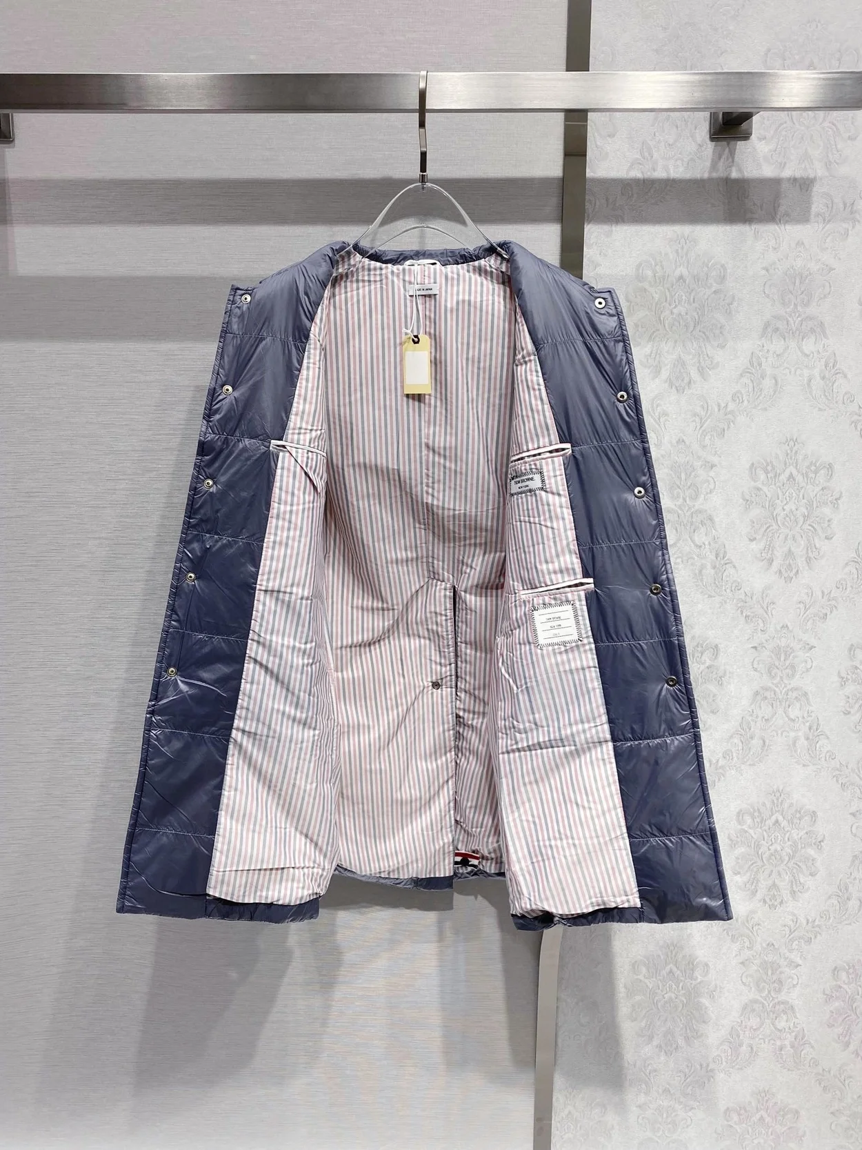 톰브라운 4-바 나일론 다운 코트 그레이