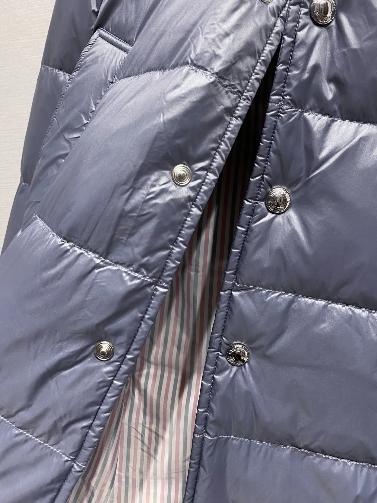 톰브라운 4-바 나일론 다운 코트 그레이