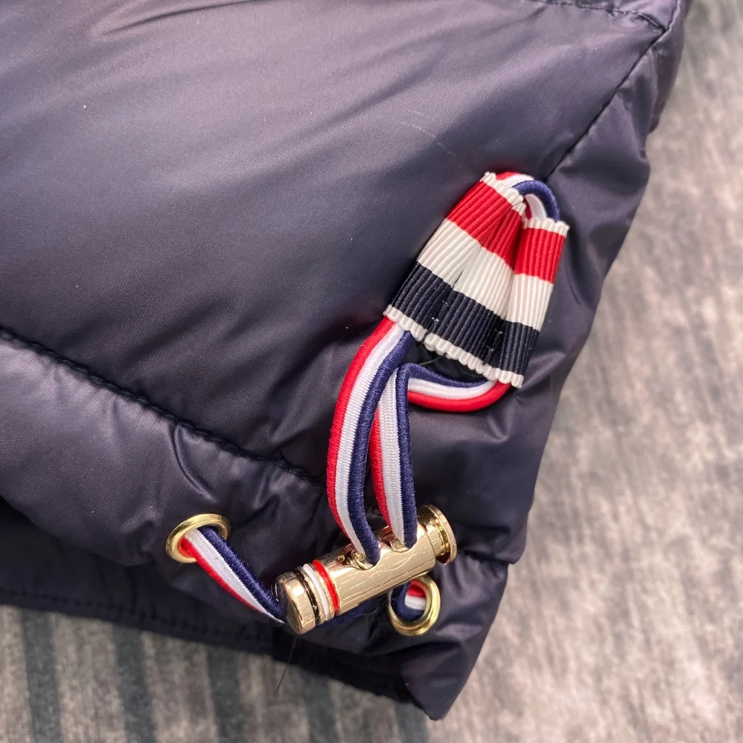 톰브라운 네이비 매트 나일론 4바 다운 자켓