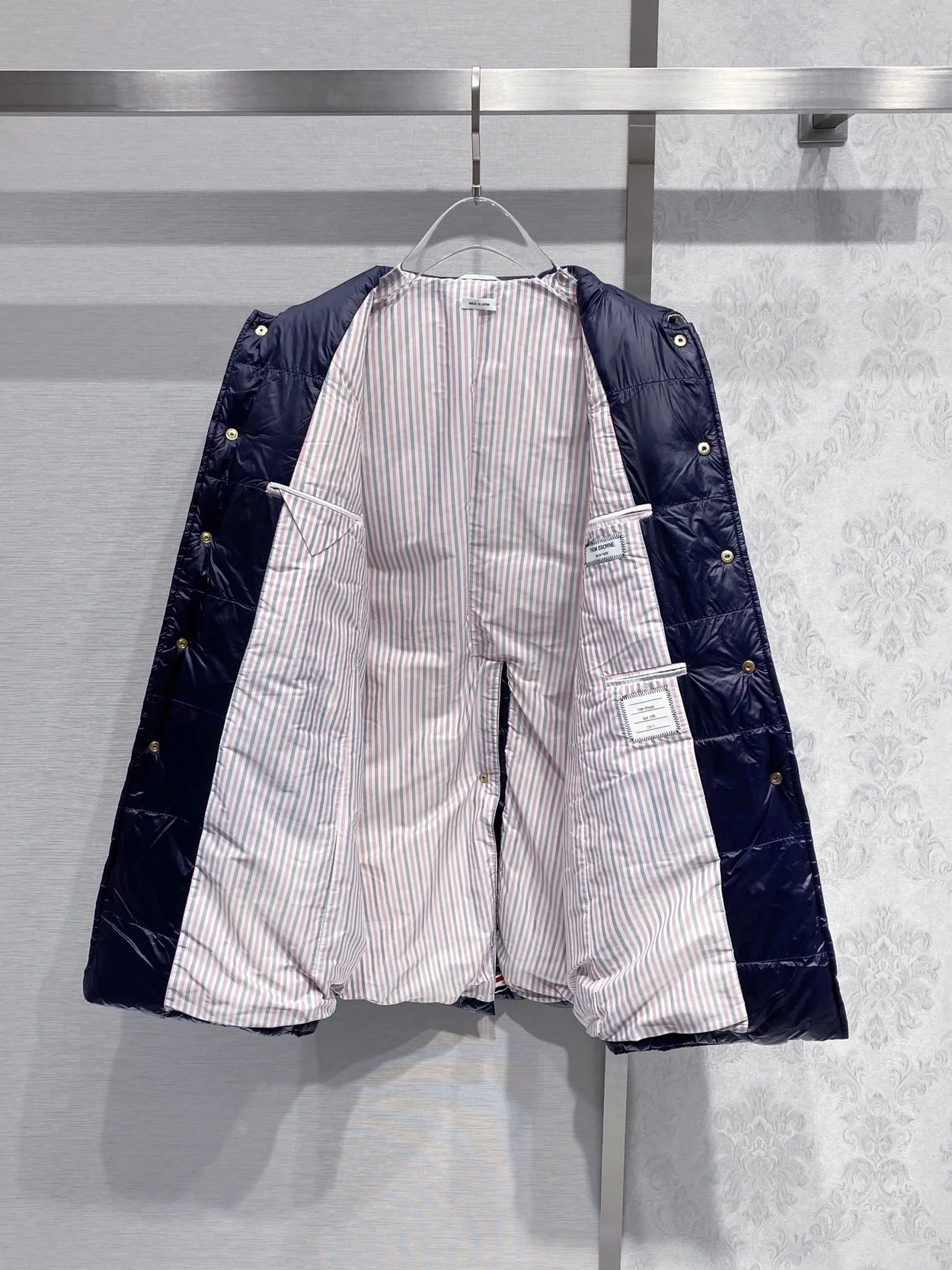 톰브라운 4-바 나일론 다운 코트