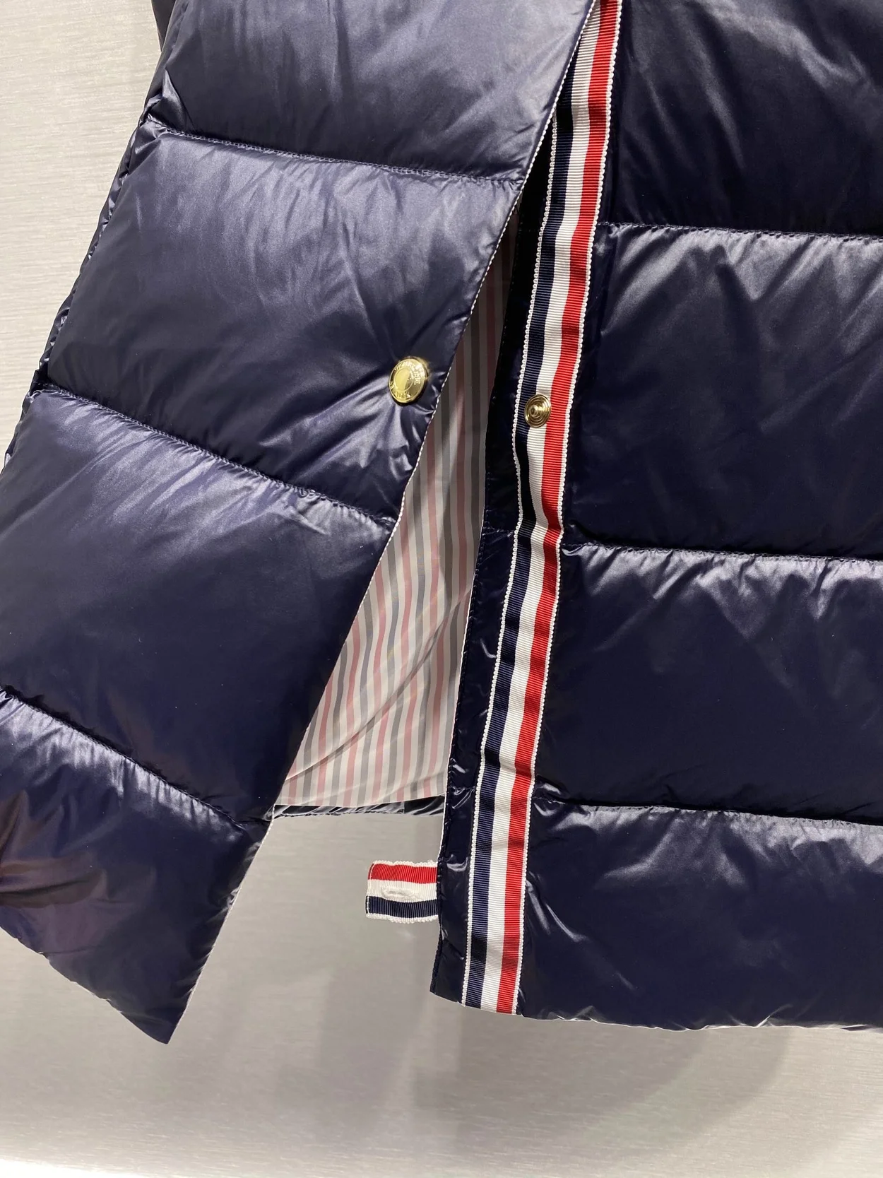 톰브라운 4-바 나일론 다운 코트