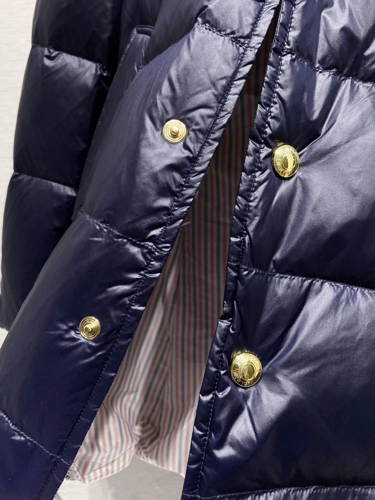 톰브라운 4-바 나일론 다운 코트