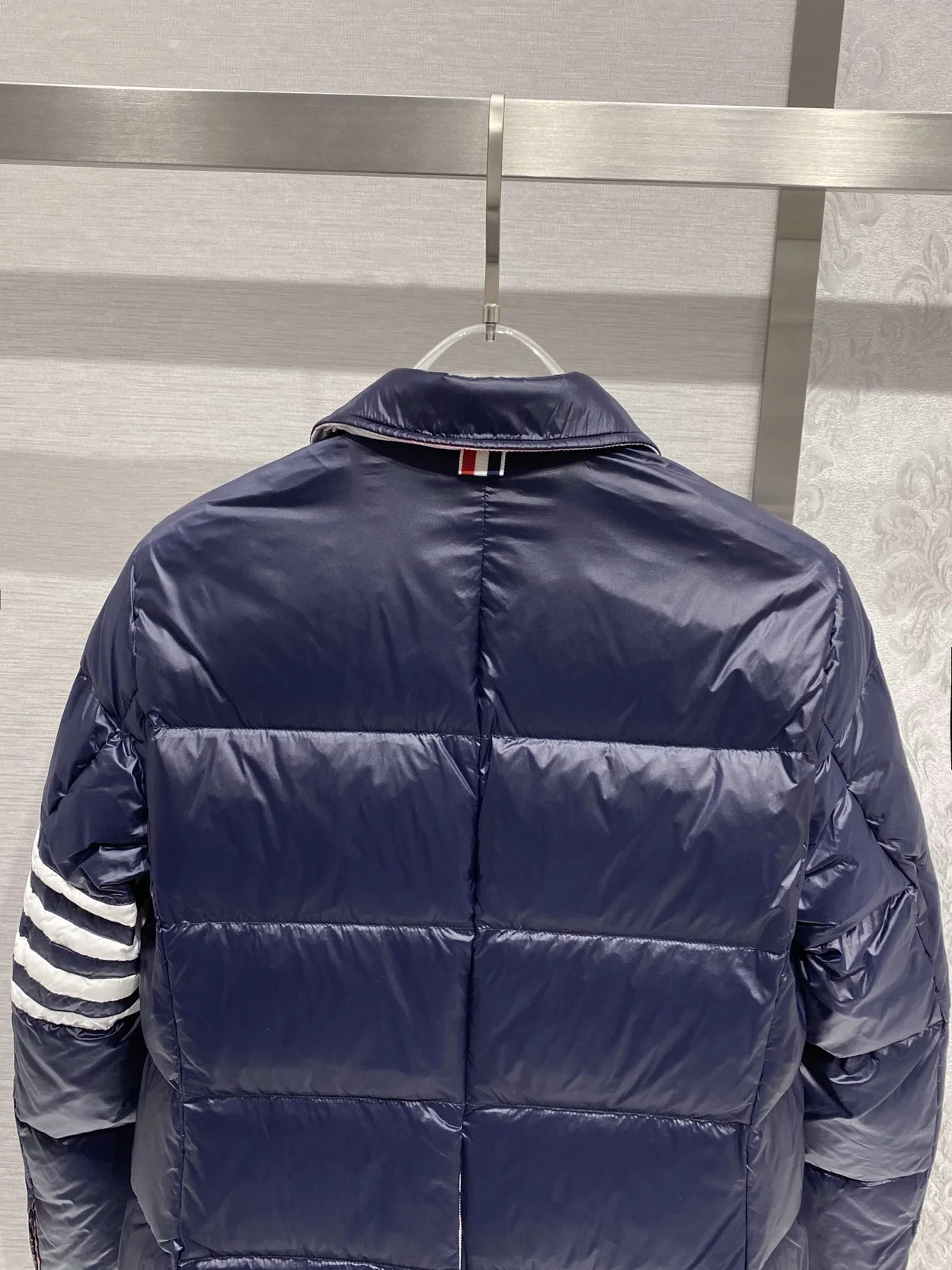 톰브라운 4-바 나일론 다운 코트