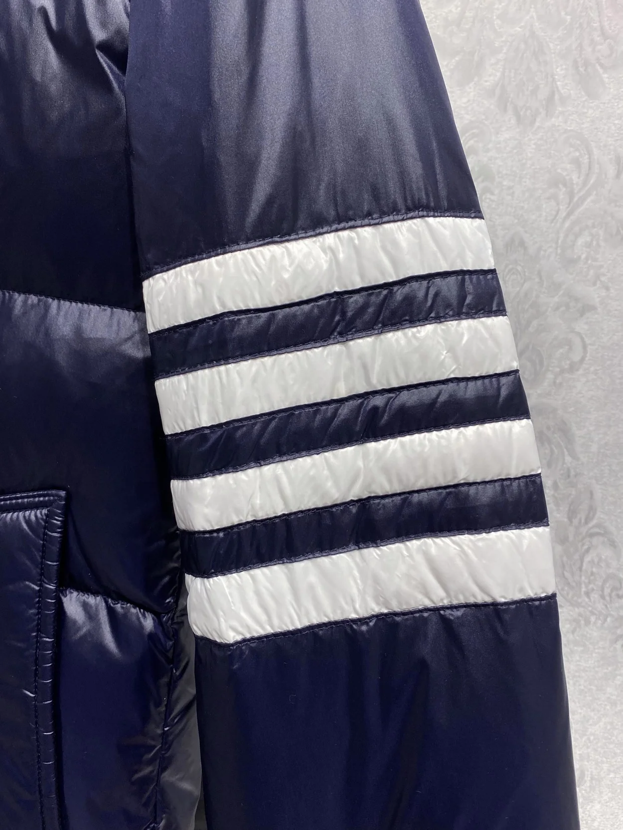 톰브라운 4-바 나일론 다운 코트