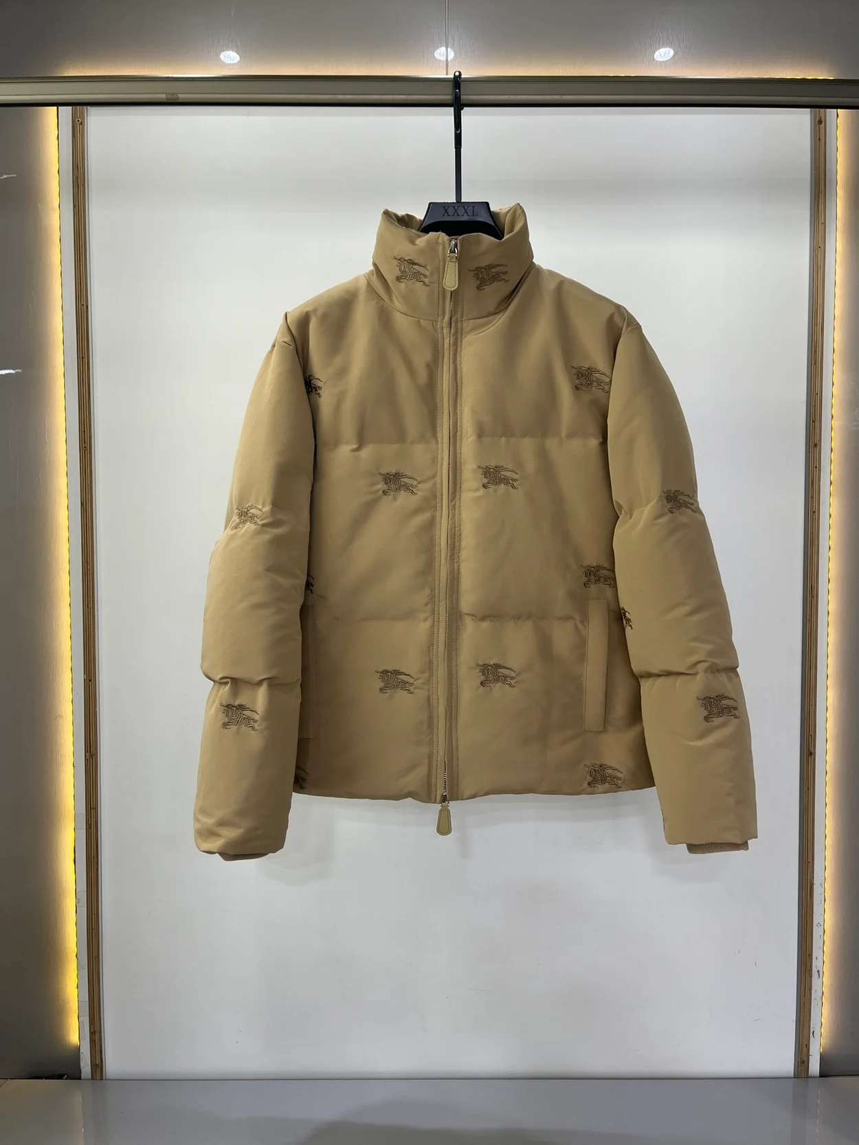 버버리 엠브로이더드 EKD 푸퍼 패딩 자켓