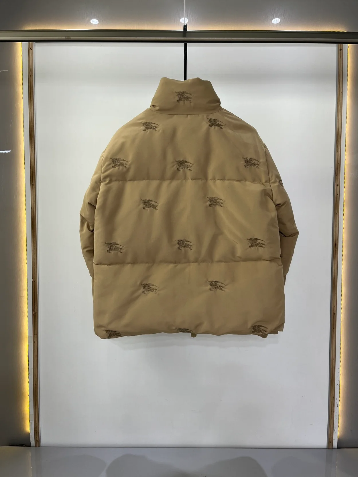 버버리 엠브로이더드 EKD 푸퍼 패딩 자켓