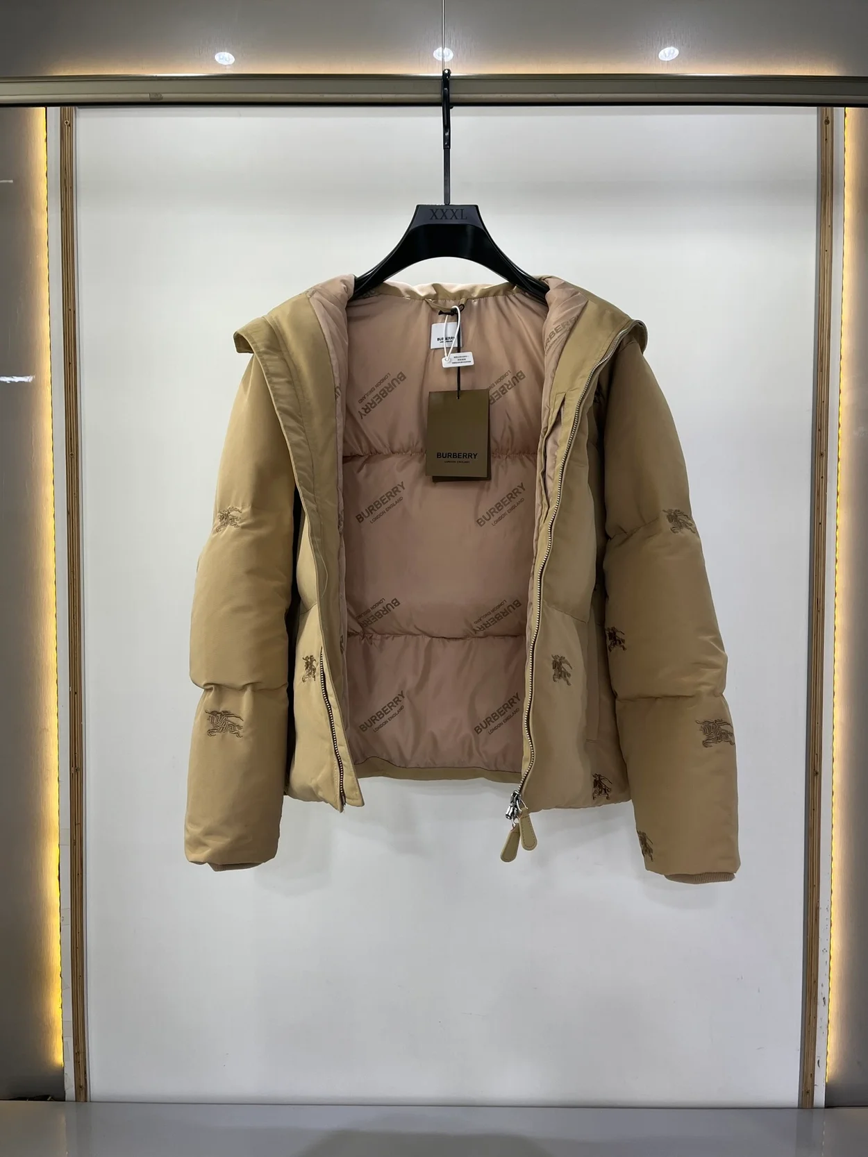 버버리 엠브로이더드 EKD 푸퍼 패딩 자켓