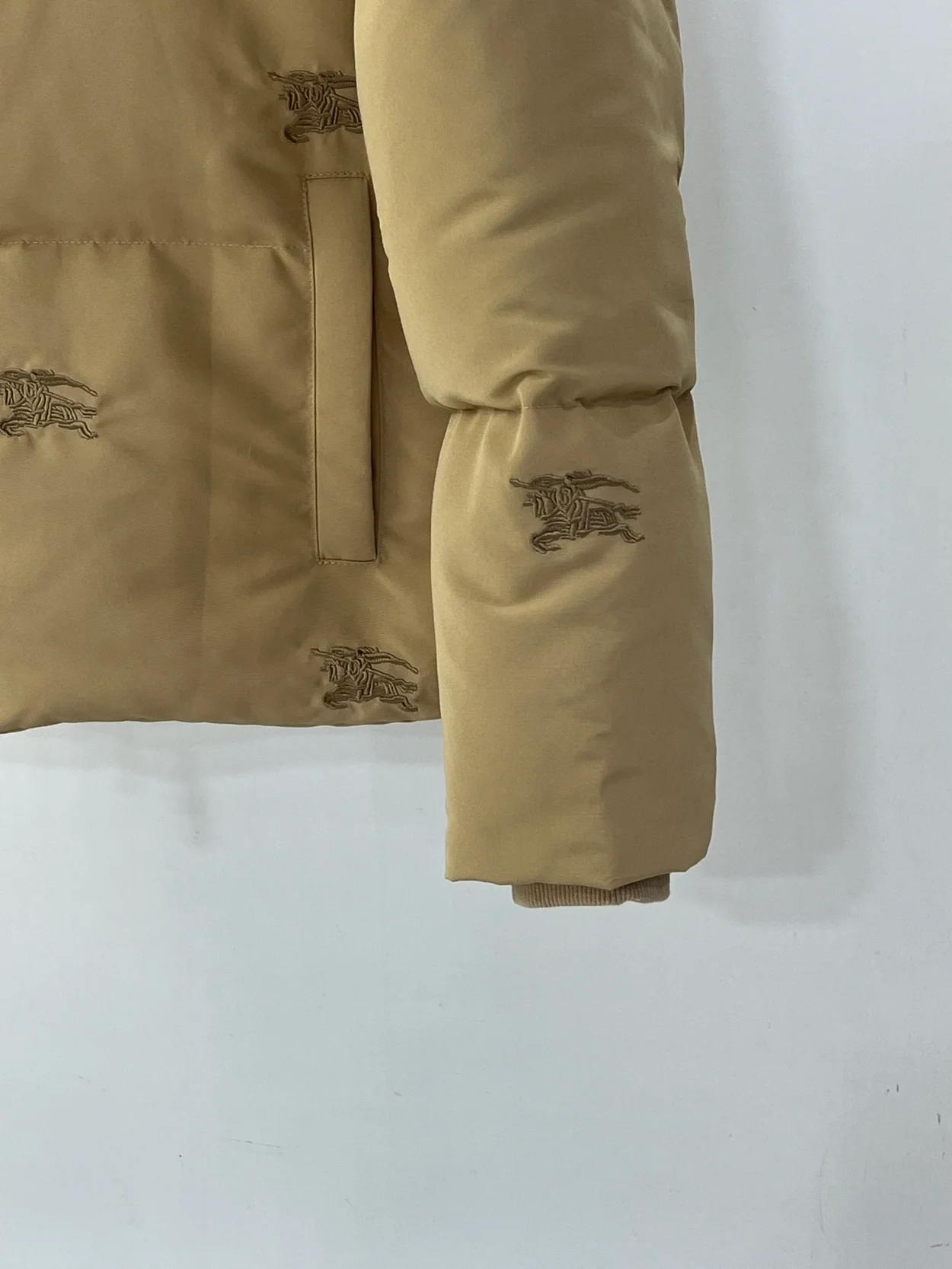 버버리 엠브로이더드 EKD 푸퍼 패딩 자켓