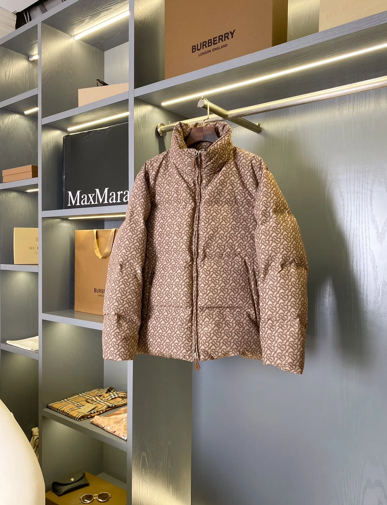 버버리 올오버 하이넥 패딩 자켓