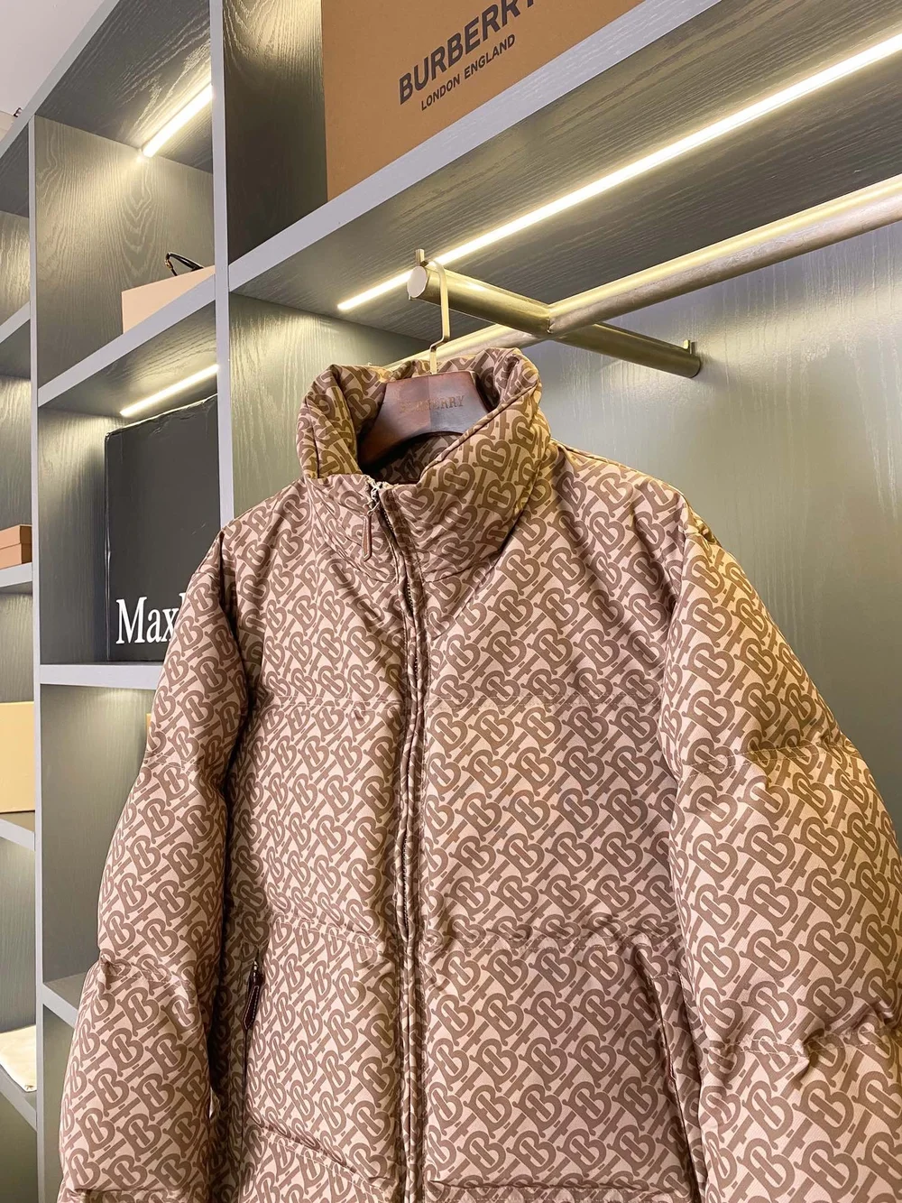 버버리 올오버 하이넥 패딩 자켓