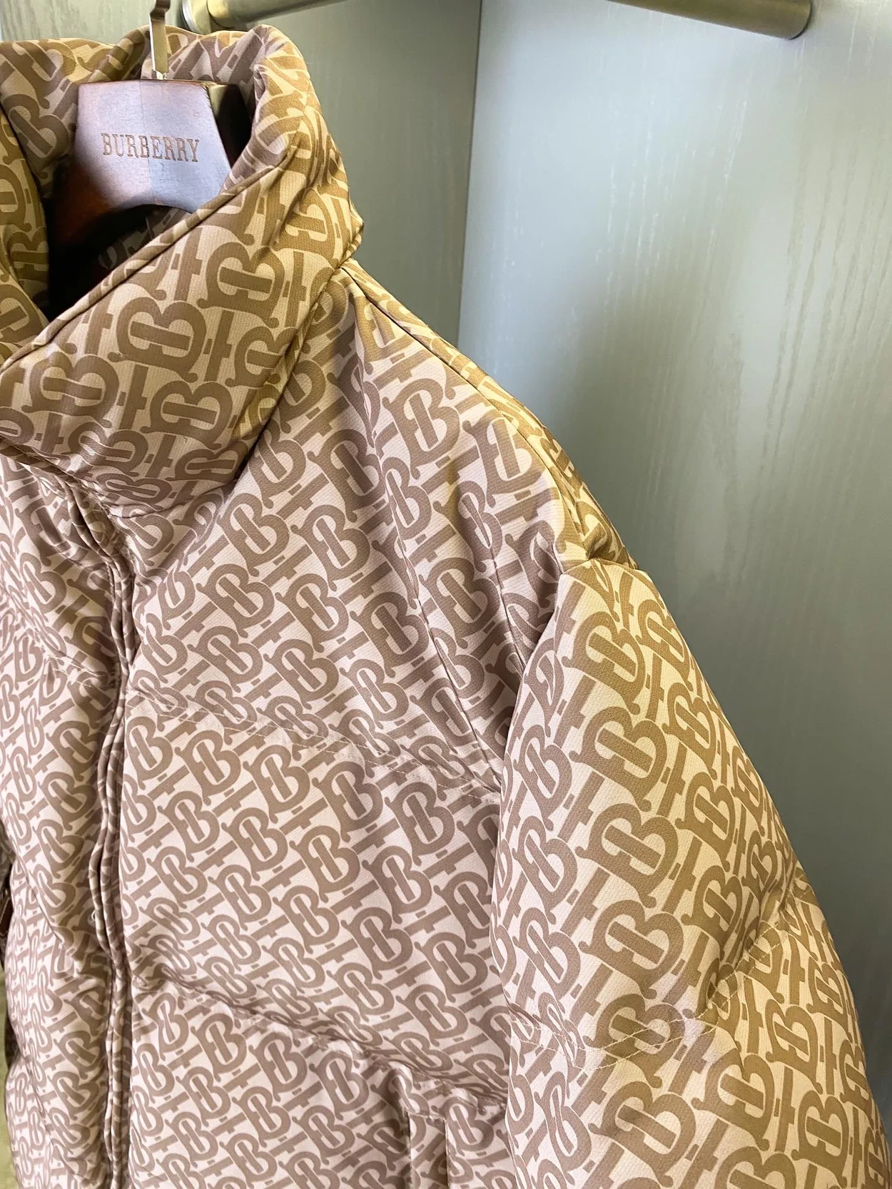 버버리 올오버 하이넥 패딩 자켓