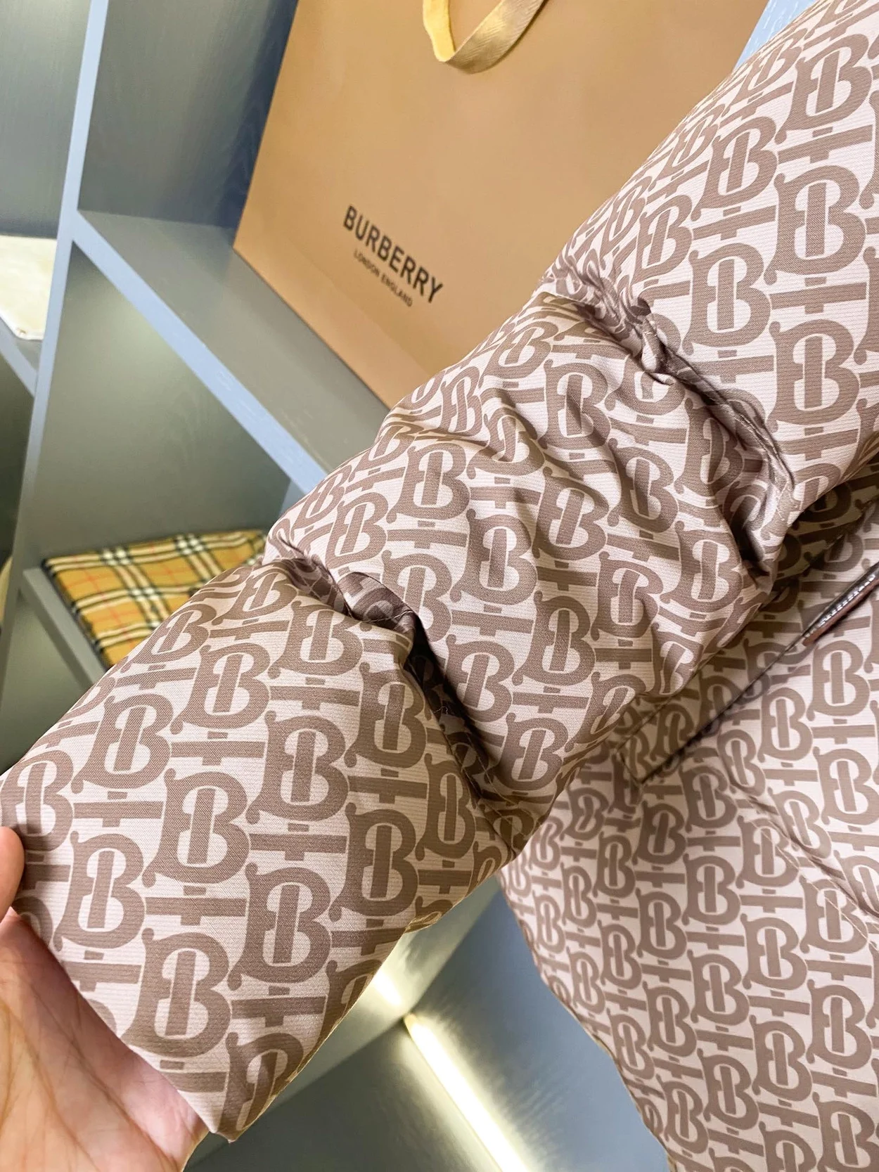 버버리 올오버 하이넥 패딩 자켓