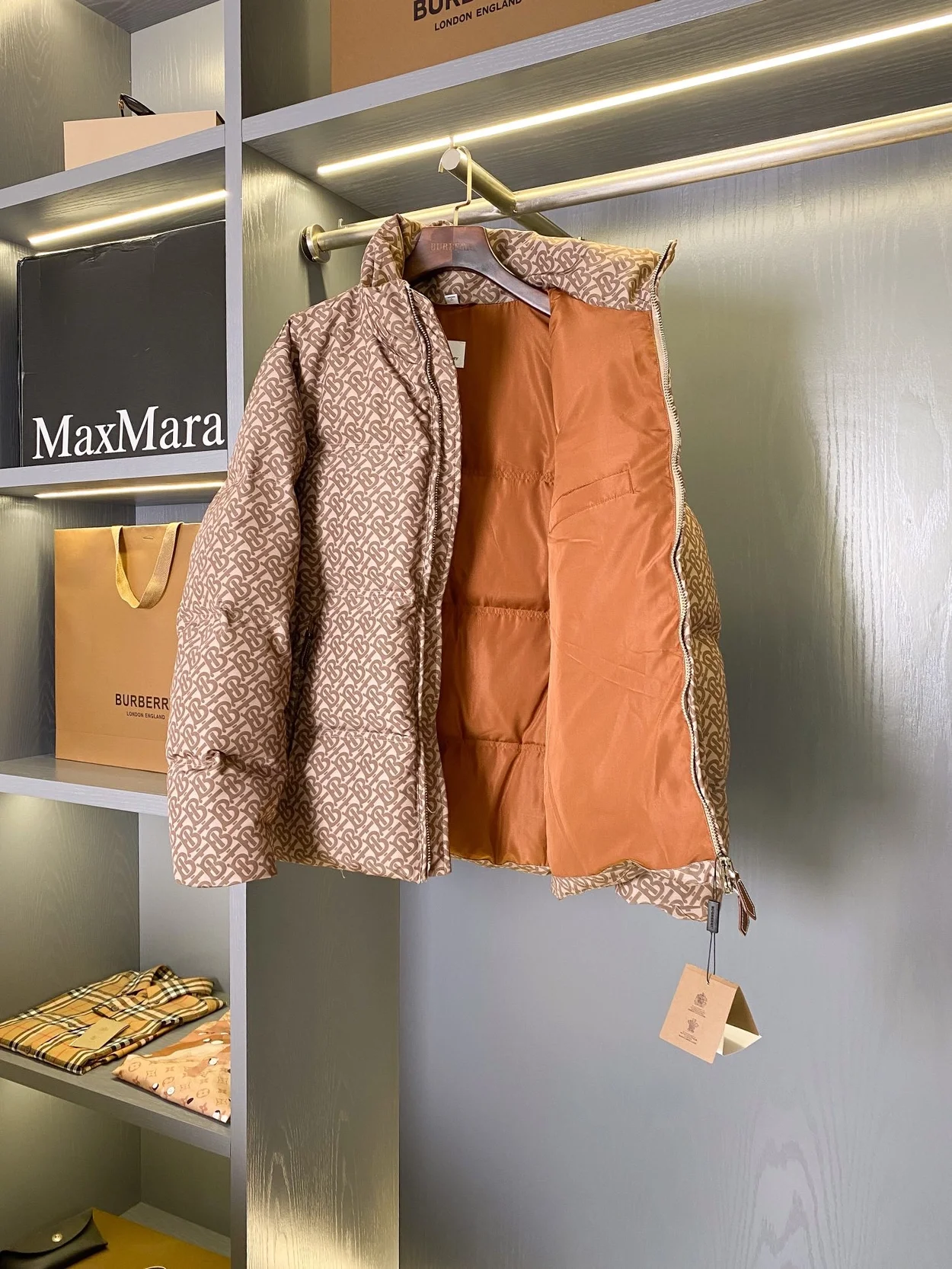 버버리 올오버 하이넥 패딩 자켓