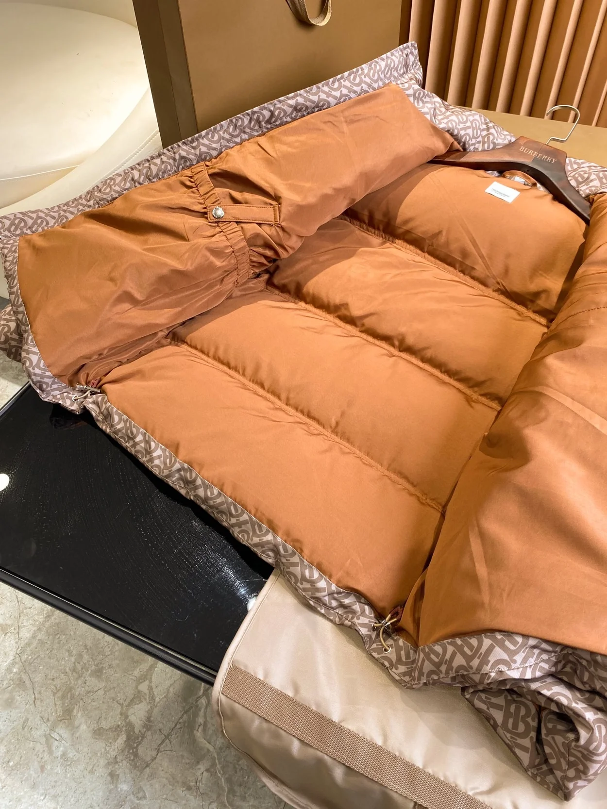 버버리 올오버 하이넥 패딩 자켓