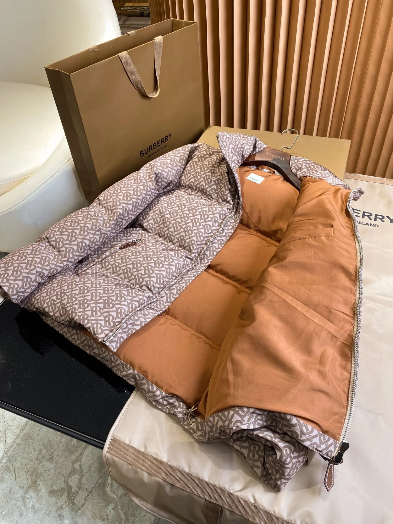 버버리 올오버 하이넥 패딩 자켓