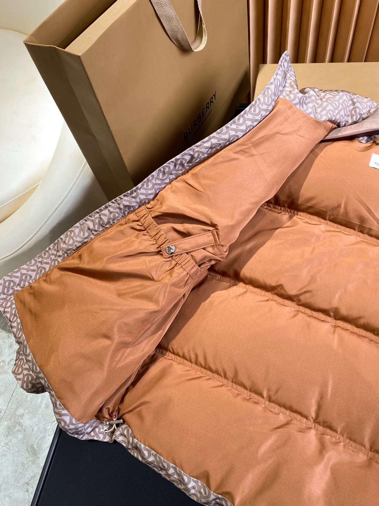 버버리 올오버 하이넥 패딩 자켓