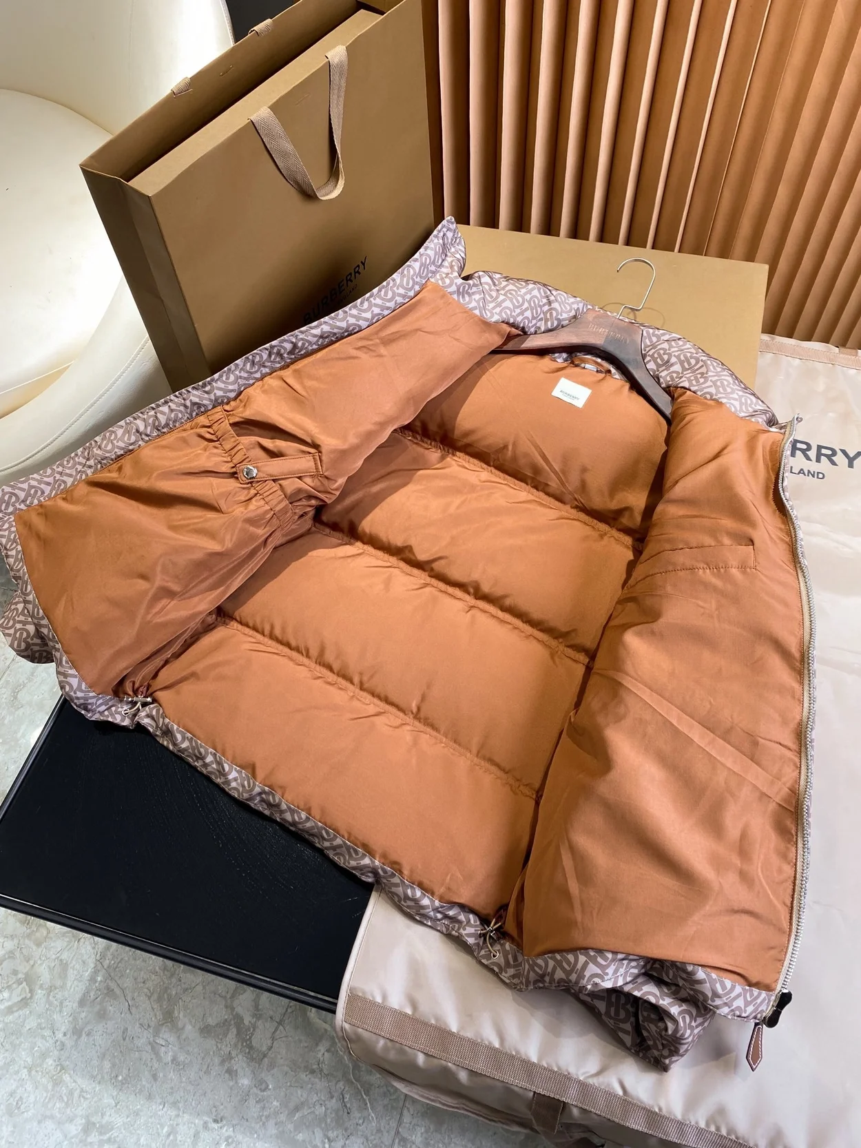 버버리 올오버 하이넥 패딩 자켓