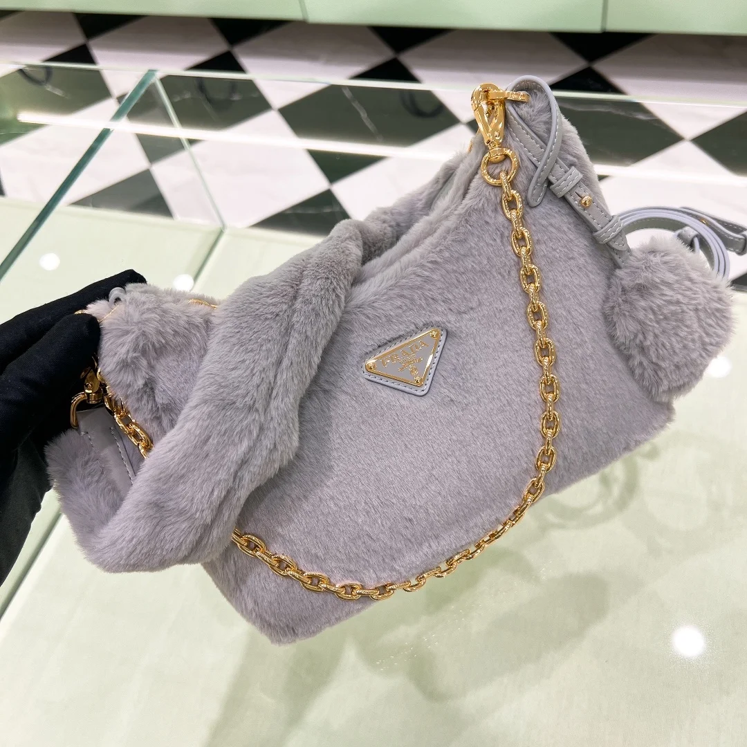 프라다 리에디션 시어링 미니 숄더백 그레이