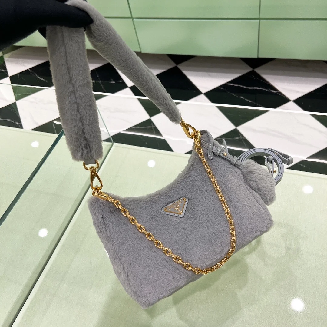 프라다 리에디션 시어링 미니 숄더백 그레이