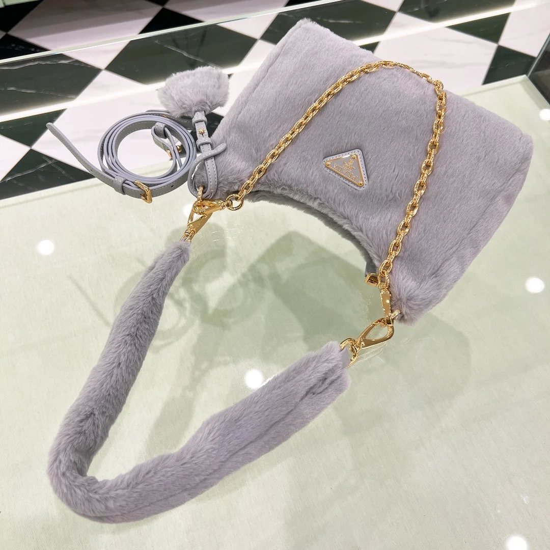 프라다 리에디션 시어링 미니 숄더백 그레이