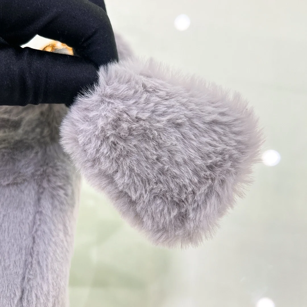 프라다 리에디션 시어링 미니 숄더백 그레이