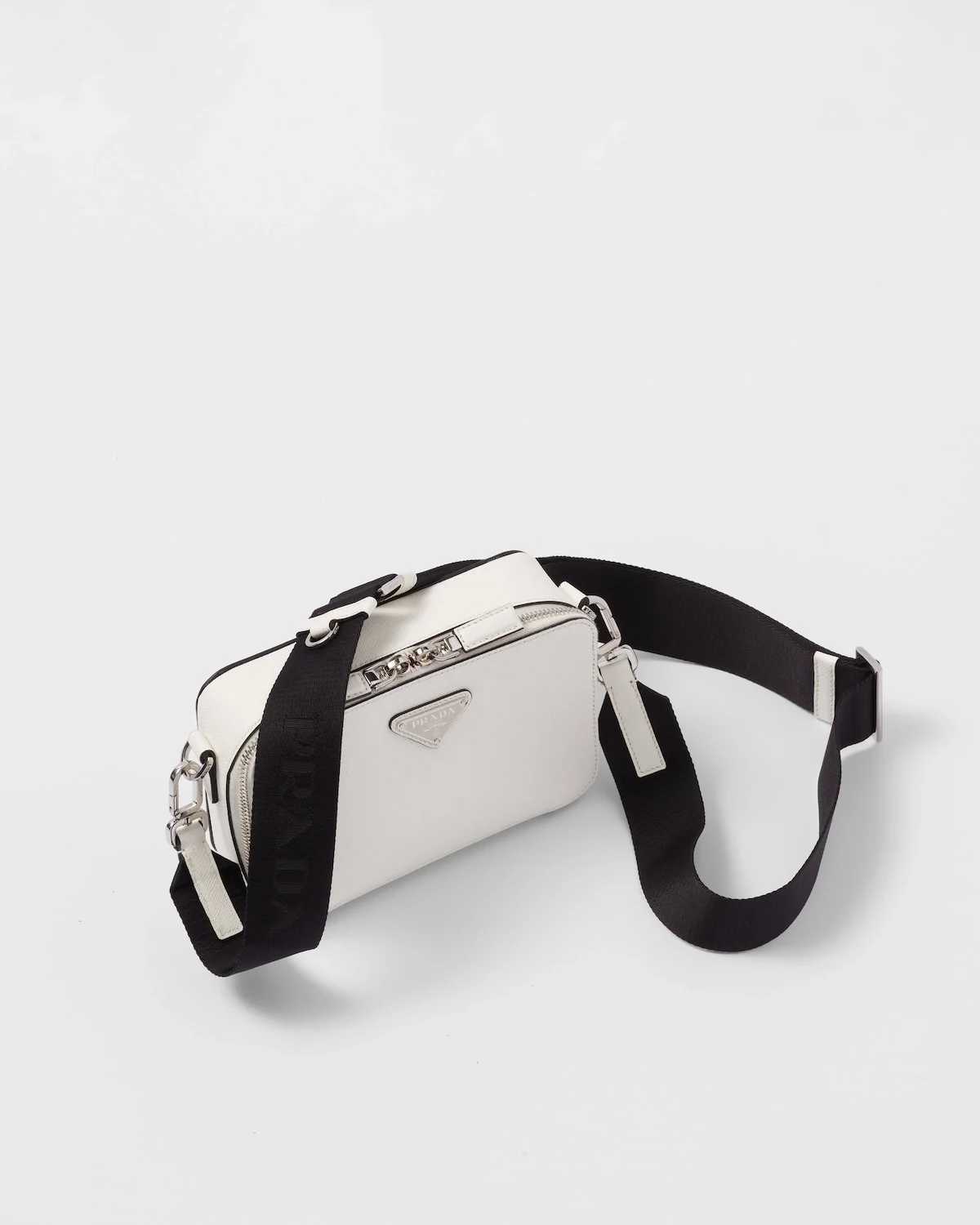 프라다 브리크 사피아노 레더 숄더백 화이트