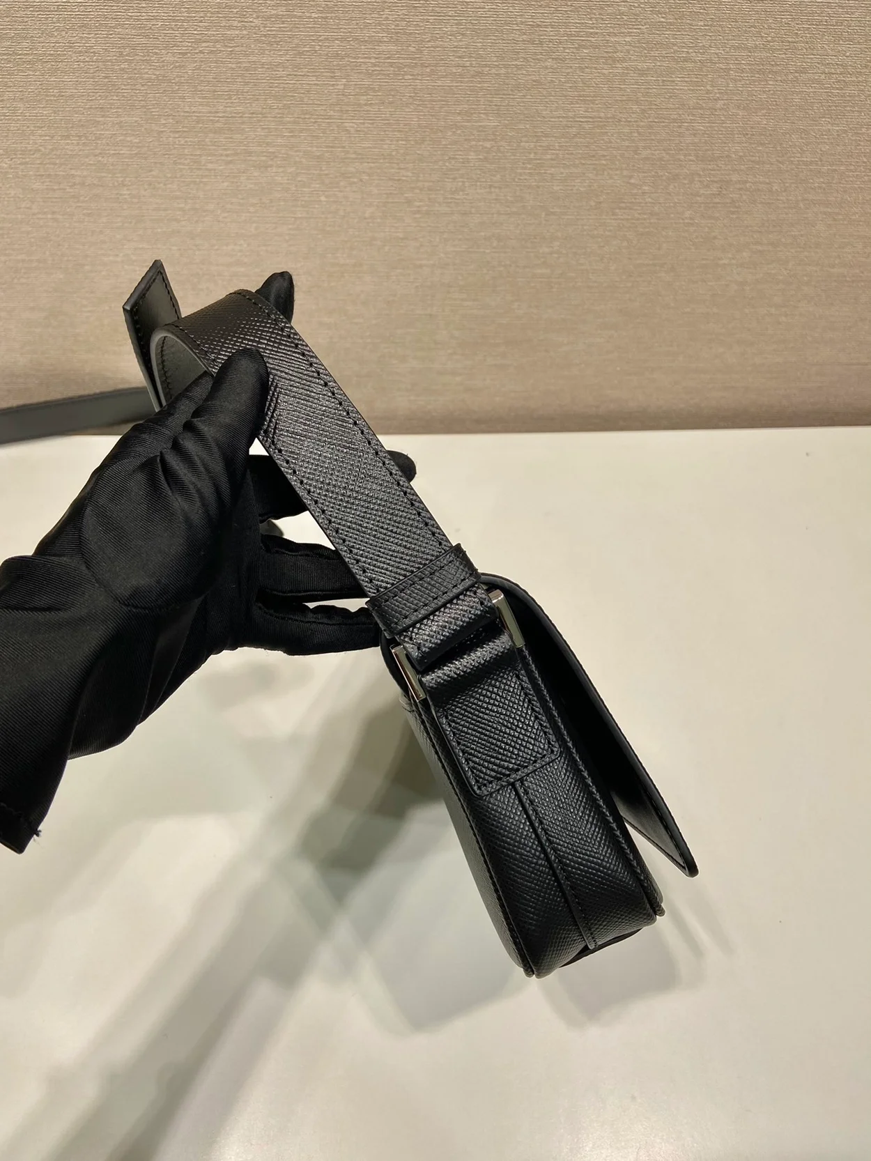 프라다 사피아노 레더 숄더백